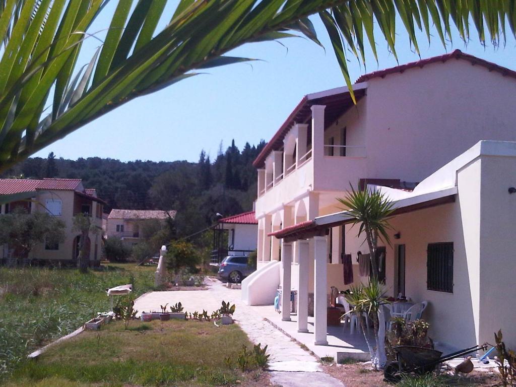 Virginia'S Beachfront Apartments Kávos Dış mekan fotoğraf