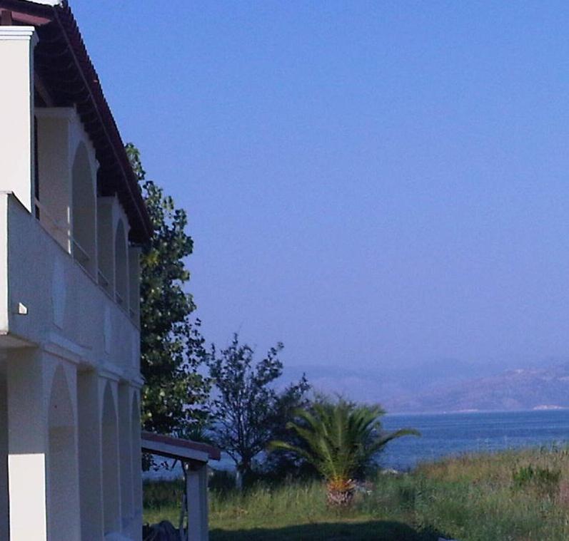 Virginia'S Beachfront Apartments Kávos Dış mekan fotoğraf