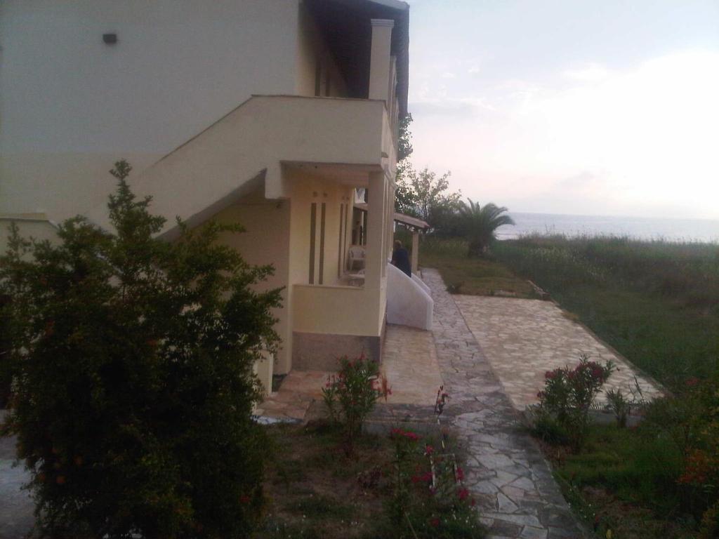Virginia'S Beachfront Apartments Kávos Dış mekan fotoğraf