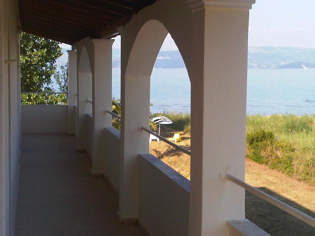 Virginia'S Beachfront Apartments Kávos Dış mekan fotoğraf